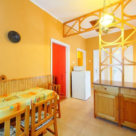 Holiday Home Fontana 鲍洛通费尼韦什